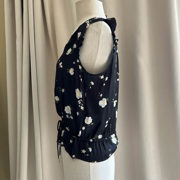 EUC Banana Republic sleeveless flutter sleeve top size Small - Picture 2 of 7